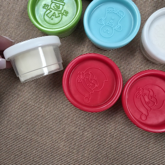 Stocking Stuffers 🚨 Crayons And play dough For Your Artsists!! - Picture 2 of 3